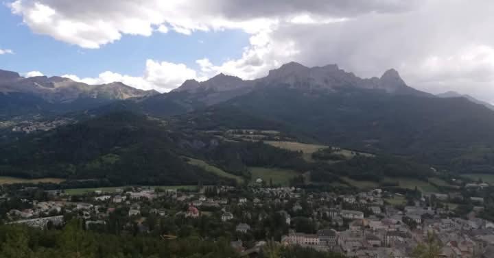 App Vue Montagne Barcelonnette Proche Piscine Rando Riviere Nature Esterno foto